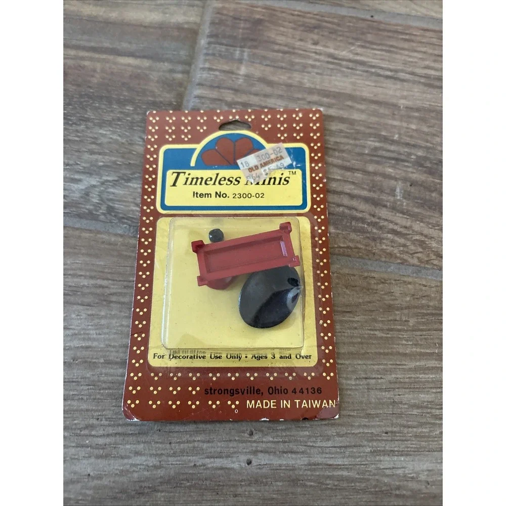 VTG Dollhouse Red Kitchen Metal Scale Miniature - Farmhouse Kitchen Scale‎